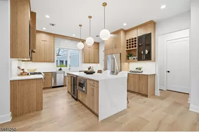 8 Roosevelt Ter, Livingston, NJ 07039 - Photo 8
