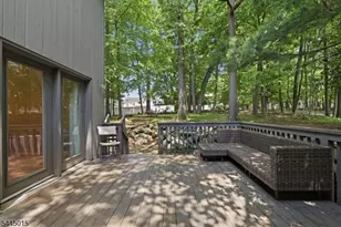 8 N Bayard Ln, Mahwah, NJ 07430 - Photo 38