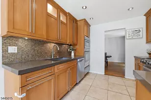 8 N Bayard Ln, Mahwah, NJ 07430 - Photo 12
