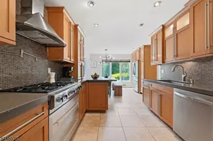 8 N Bayard Ln, Mahwah, NJ 07430 - Photo 14