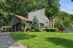 8 N Bayard Ln, Mahwah, NJ 07430 - Photo 2