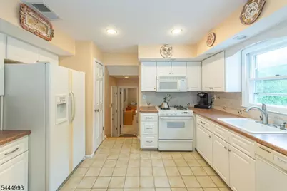 34 Parkview Dr, Roxbury Township, NJ 07876 - Photo 8