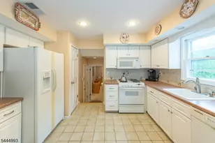 34 Parkview Dr, Roxbury Township, NJ 07876 - Photo 8