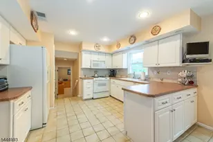 34 Parkview Dr, Roxbury Township, NJ 07876 - Photo 6