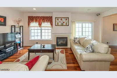 44 Brock Ln, Mount Olive, NJ 07840 - Photo 2