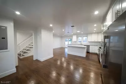 51 Greenwich Dr, Bergenfield, NJ 07621 - Photo 4