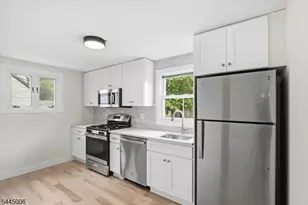 421 1st St, Middlesex, NJ 08846 - Photo 8
