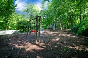1047 Cambridge Ct, Mahwah, NJ 07430 - Photo 22