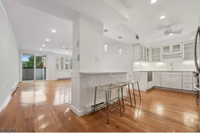 1 Euclid Ave #2E, Summit, NJ 07901 - Photo 2