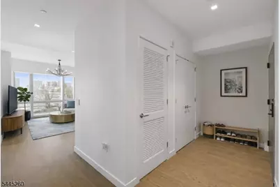 75 Park Ln #201, Jersey City, NJ 07310 - Photo 4