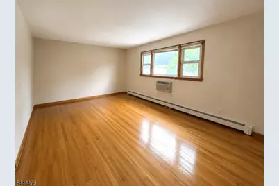 40 Stuyvesant Ave #4, Lyndhurst Township, NJ 07071 - Photo 6