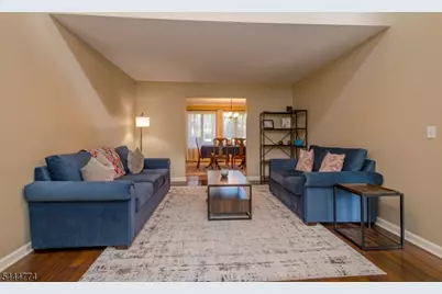9 Mission Hills Rd, Clinton Township, NJ 08801 - Photo 4