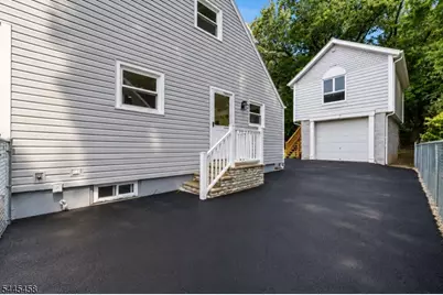 18 Farmingdale Ave, Bloomfield, NJ 07003 - Photo 12