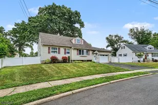 3 Darwin Rd, Franklin Township, NJ 08873 - Photo 2