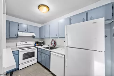 20-613 Delar Pky, Franklin Township, NJ 08823 - Photo 8
