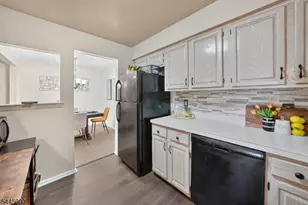 109 Michaels Ct, Woodbridge Township, NJ 07095 - Photo 6