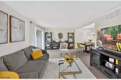 109 Michaels Ct #109, Woodbridge Township, NJ 07095 - Photo 2