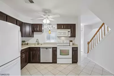 91 Cherrywood Dr, Franklin Township, NJ 08873 - Photo 16