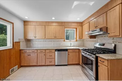 367 Essex Ave, Bloomfield, NJ 07003 - Photo 14