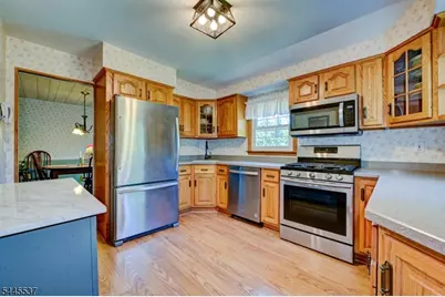 34 Lindstrom Dr, Hillsborough Township, NJ 08844 - Photo 14