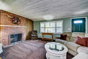 34 Lindstrom Dr, Hillsborough Township, NJ 08844 - Photo 4