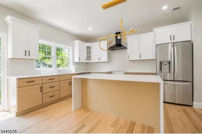 584 Plymouth Rd, Hillside, NJ 07205 - Photo 4