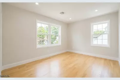 584 Plymouth Rd, Hillside, NJ 07205 - Photo 6