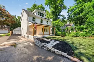 129 W Oak St, Bernards Township, NJ 07920 - Photo 2
