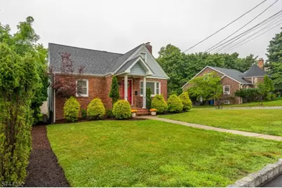 19 Robertson Rd, West Orange Township, NJ 07052 - Photo 2