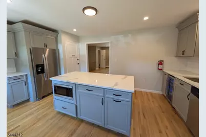 43 Manchester Ct, Wayne Twp., NJ 07470 - Photo 8