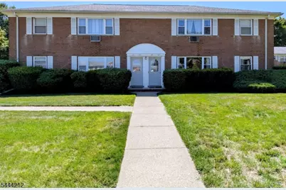 43 Manchester Ct, Wayne Twp., NJ 07470 - Photo 4