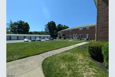 43 Manchester Ct, Wayne, NJ 07470 - Photo 2