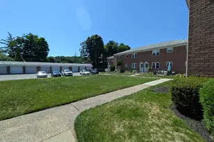 43 Manchester Ct, Wayne, NJ 07470 - Photo 2