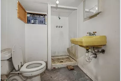 305 Pacific St, Paterson, NJ 07503 - Photo 30