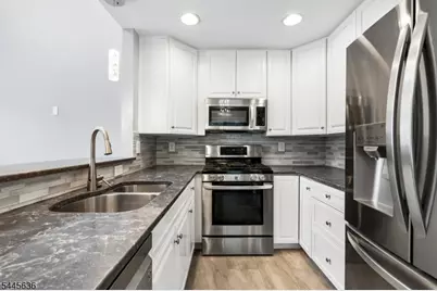 811 Donato Cir, Scotch Plains Township, NJ 07076 - Photo 8