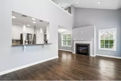 811 Donato Cir, Scotch Plains Township, NJ 07076 - Photo 4