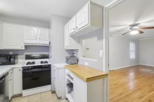 2 Cottage Pl, Morristown, NJ 07960 - Photo 8