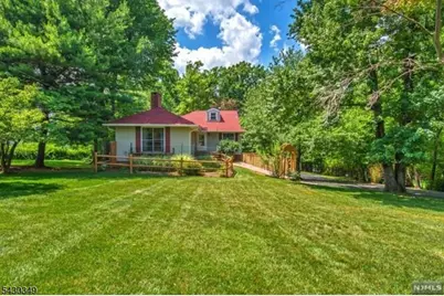 37 Grandview Pl, North Caldwell, NJ 07006 - Photo 2