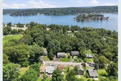 307 Nariticong Ave, Hopatcong, NJ 07843 - Photo 2