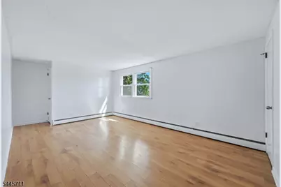 10 N Washington Ave, Woodbridge Township, NJ 07067 - Photo 20