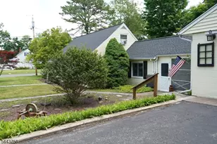 59 Pine St, Midland Park, NJ 07432 - Photo 2