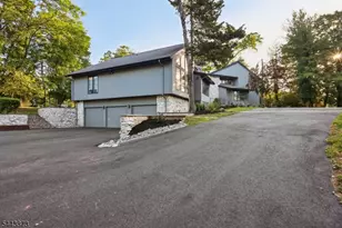 46 Calvert Ave W, Edison, NJ 08820 - Photo 2