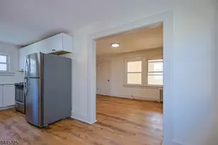 15 Hilltop Pl, Montclair, NJ 07042 - Photo 4