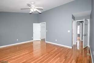 49 Stuyvesant Ave, Lyndhurst Township, NJ 07071 - Photo 12