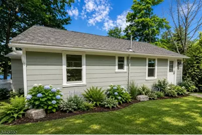 19 Lake Grinnell Ln, Sparta Township, NJ 07871 - Photo 4