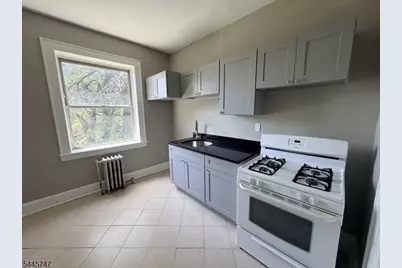 16 Irving St Apt #B6, Newark, NJ 07112 - Photo 4