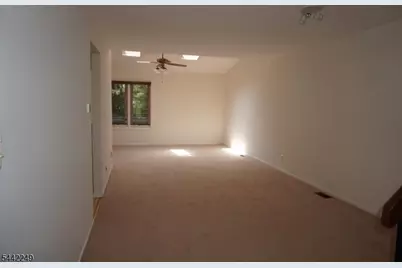 10 Hemlock Ct, Raritan Township, NJ 08822 - Photo 4