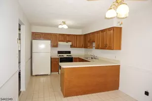 10 Hemlock Ct, Raritan Township, NJ 08822 - Photo 6