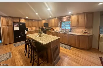 30 Dogwood Dr, Chester, NJ 07930 - Photo 4