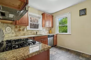 585 Ridge St, Newark, NJ 07104 - Photo 12